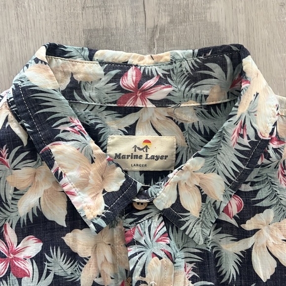 Marine Layer Vintage Hawaiian Print Button Up Shirt - Picture 3 of 6